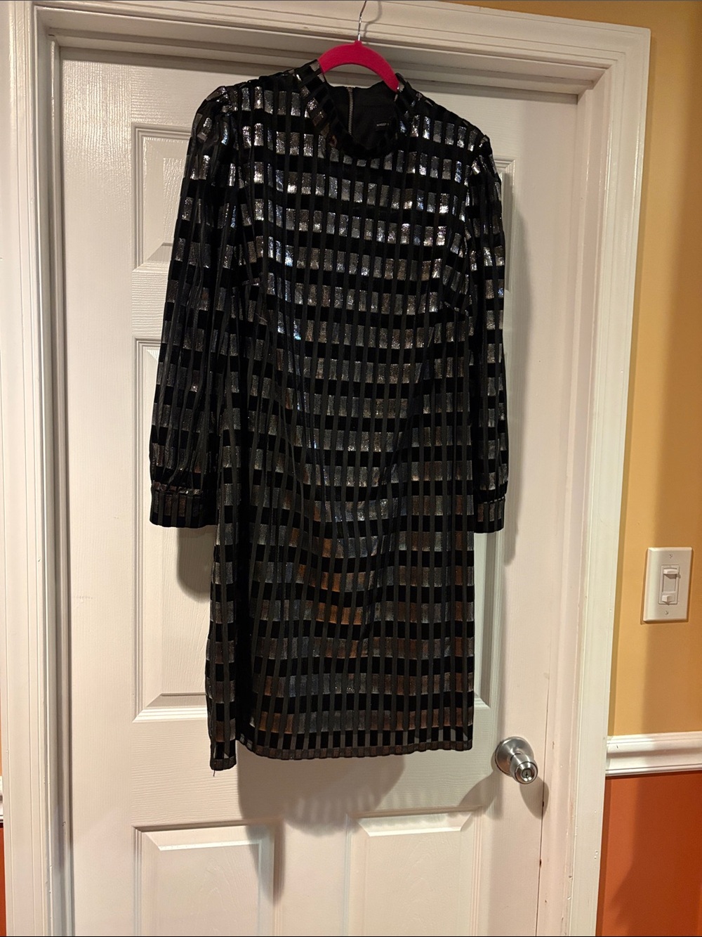 NEW Maggy London Black Metallic-Striped Long Sleeve Shift Dress